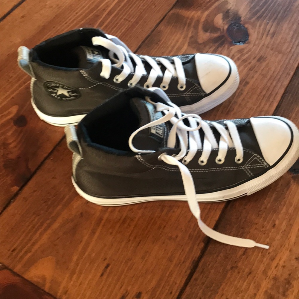 Converse High Top Sneakers. Size 8